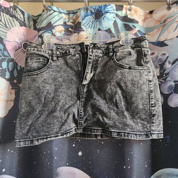 Windsor Pants - (Windsor) Dark Wash Denim Skort Size Medium